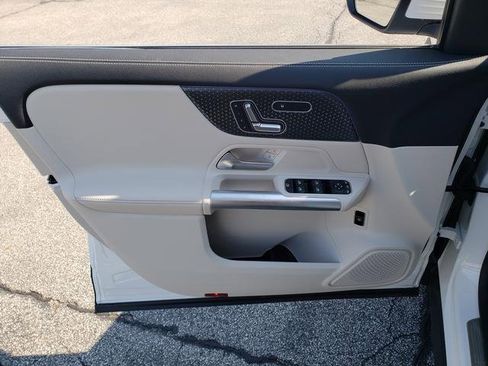 New 2025 Mercedes-Benz GLA 250 4MATIC image 11