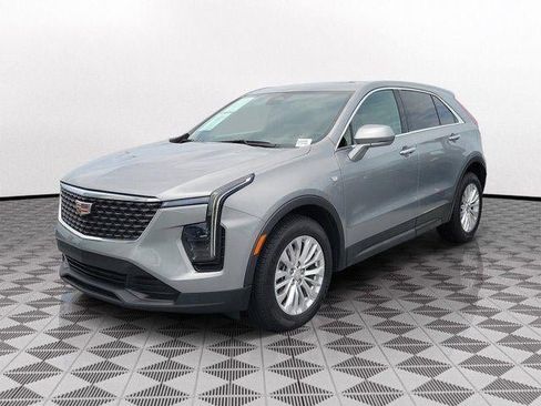 Certified 2024 Cadillac XT4 Luxury w/ Cold Weather Package FWD image 3