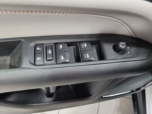 Used 2025 Jeep Compass Limited image 42