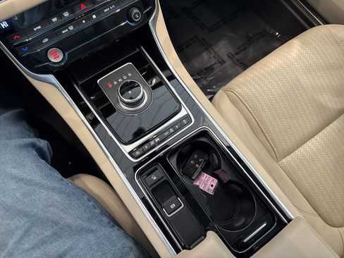 Used 2017 Jaguar XF Prestige image 29
