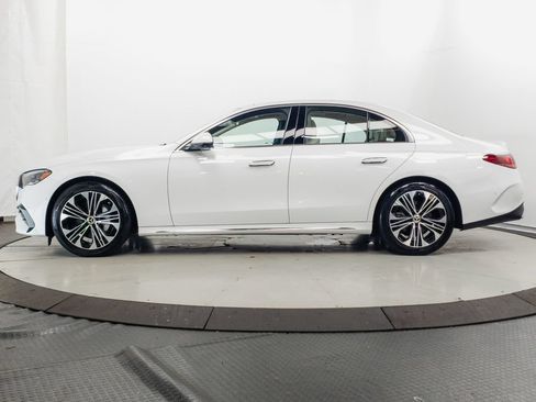 Used 2025 Mercedes-Benz E 350 4MATIC Sedan image 4