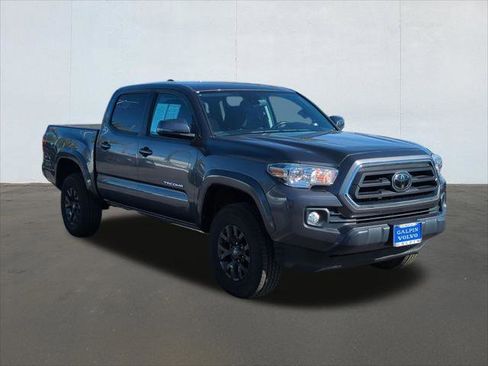 Used 2022 Toyota Tacoma SR5 w/ Technology Package image 7