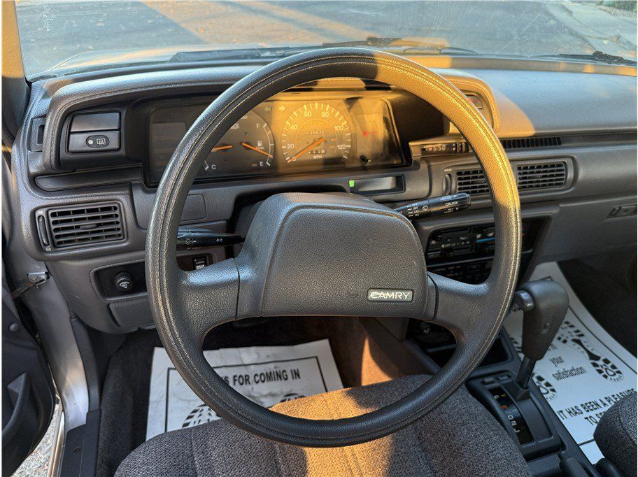 Used 1989 Toyota Camry Deluxe FWD image 12
