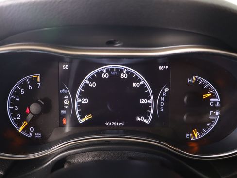 Used 2015 Jeep Grand Cherokee Limited w/ Luxury Group II image 4