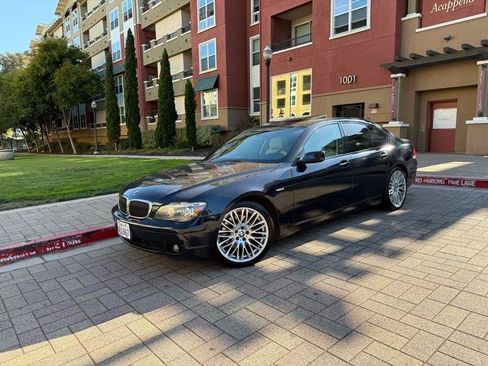Used 2007 BMW 750i RWD image 2