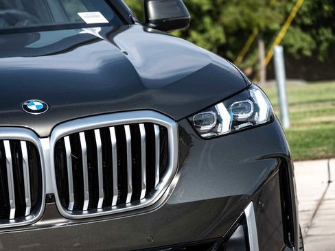 Used 2026 BMW X5 sDrive40i image 6