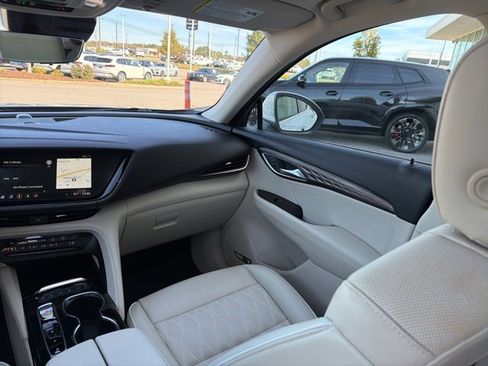 Used 2022 Buick Envision Avenir w/ Technology Package II image 25