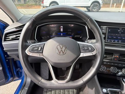 Used 2024 Volkswagen Jetta SE FWD image 15