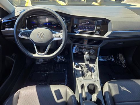 Used 2024 Volkswagen Jetta SE FWD image 21