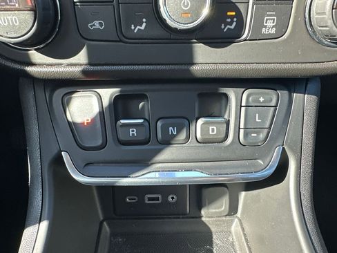 Used 2019 GMC Terrain SLE w/ Driver Convenience Package image 28