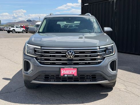 Used 2025 Volkswagen Atlas SEL AWD/4WD image 2