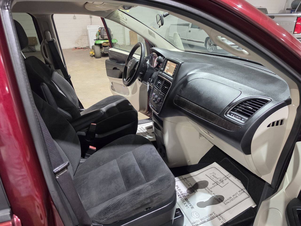 Used 2017 Dodge Grand Caravan SE w/ Power Window Group FWD image 31
