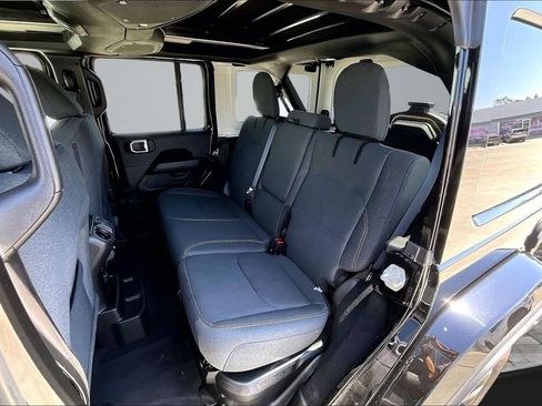 Used 2025 Jeep Wrangler Unlimited Sahara w/ Safety Group AWD/4WD image 19