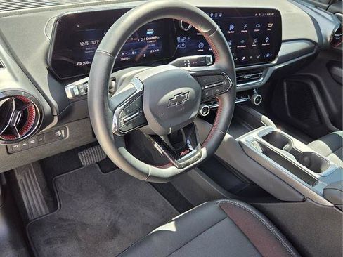 Certified 2025 Chevrolet Equinox EV RS FWD image 11