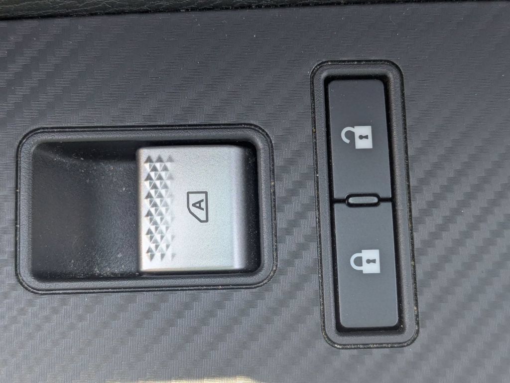 Used 2025 Mitsubishi Outlander SE FWD image 33