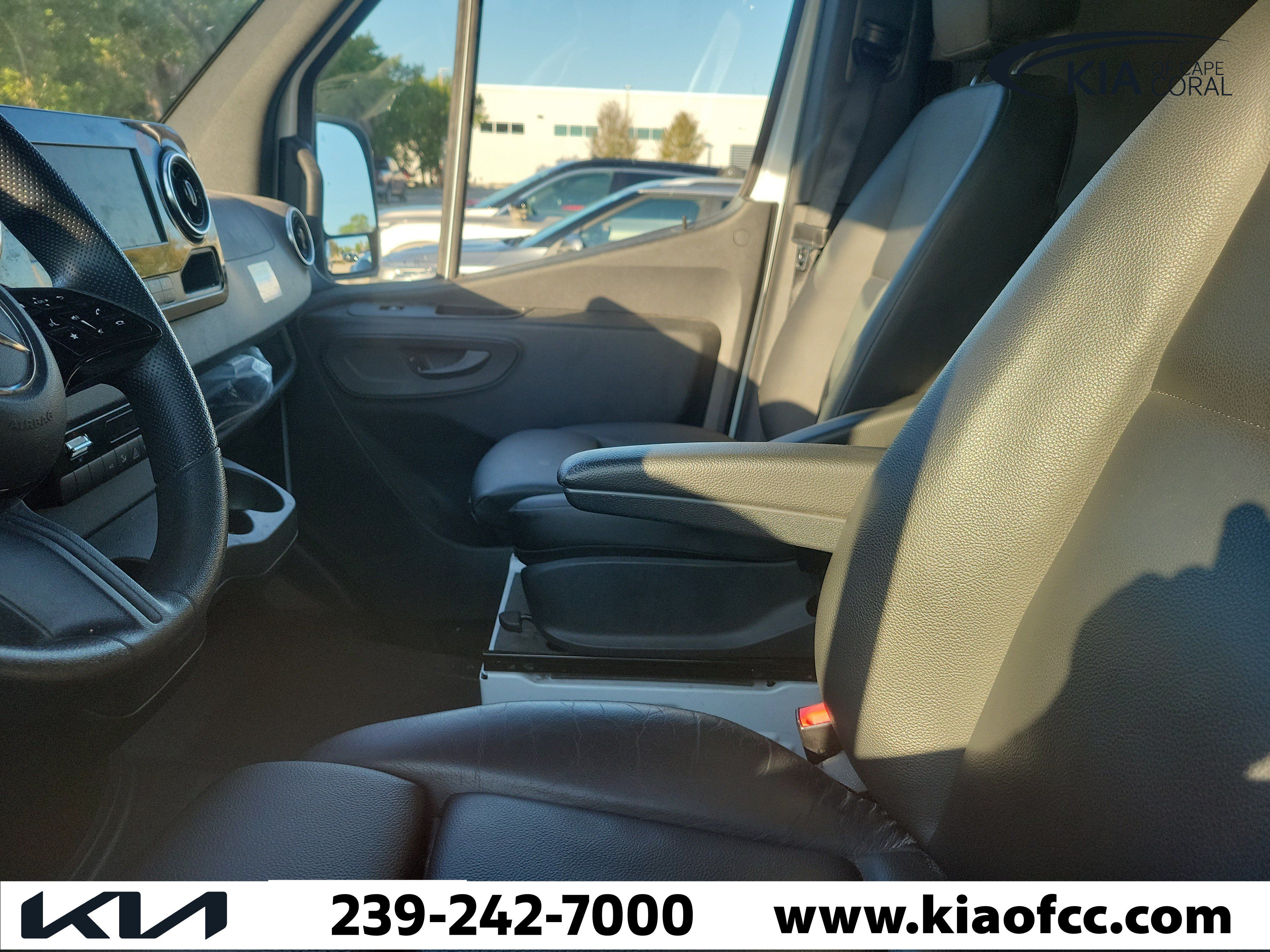 Used 2025 Mercedes-Benz Sprinter 2500 image 9