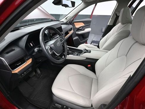 Used 2024 Toyota Grand Highlander Platinum image 23