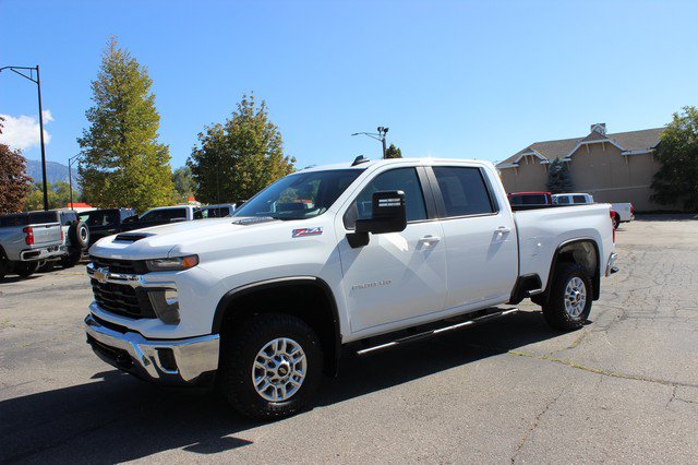 Used 2024 Chevrolet Silverado 2500 LT w/ Convenience Package AWD/4WD image 1