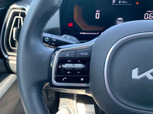 Used 2025 Kia Sorento S image 15