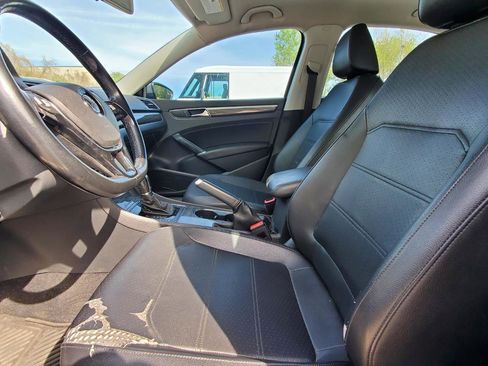 Used 2017 Volkswagen Passat 1.8T SE image 3