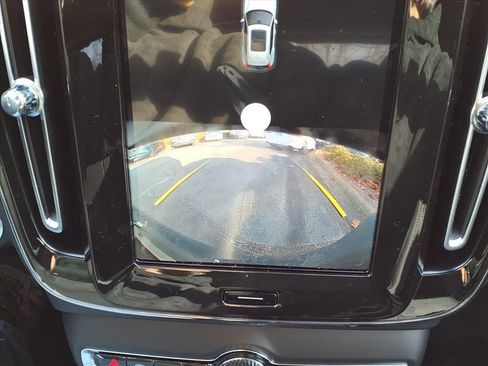 New 2026 Volvo XC40 B4 Core w/ Climate Package image 18