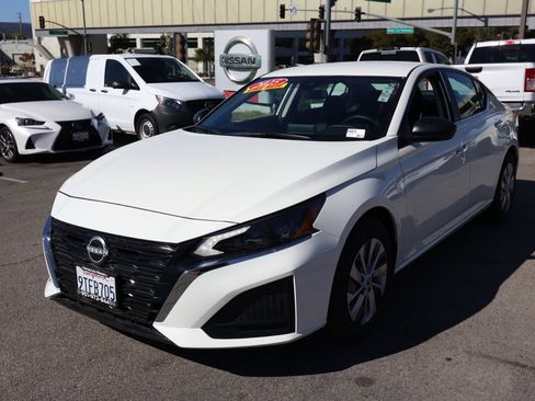 Certified 2025 Nissan Altima 2.5 S image 8