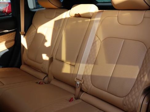 Used 2022 Jeep Grand Cherokee Summit w/ Adv Protech Group IV AWD/4WD image 17