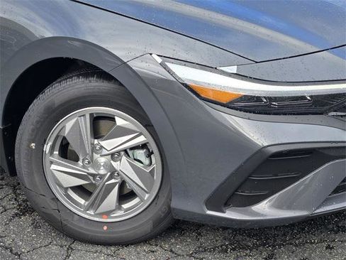 New 2026 Hyundai Elantra SE image 9