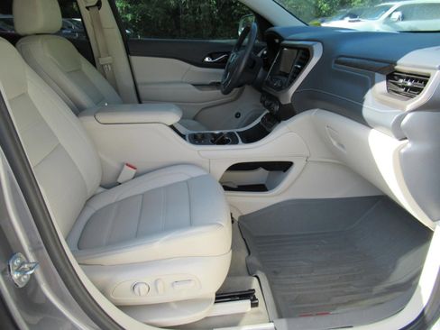 Used 2021 GMC Acadia Denali w/ Denali Technology Package FWD image 10