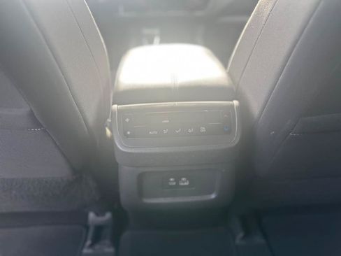 Used 2022 Nissan Pathfinder SV AWD/4WD image 11