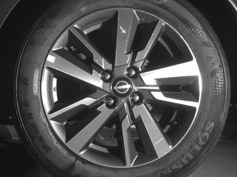 Used 2025 Nissan Versa SV FWD image 14