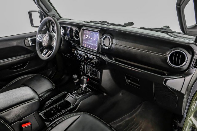 Used 2023 Jeep Wrangler Unlimited Sahara w/ Cold Weather Group AWD/4WD image 10