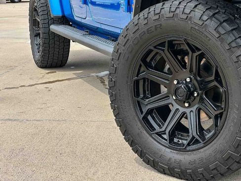Used 2021 Jeep Gladiator Mojave AWD/4WD image 9
