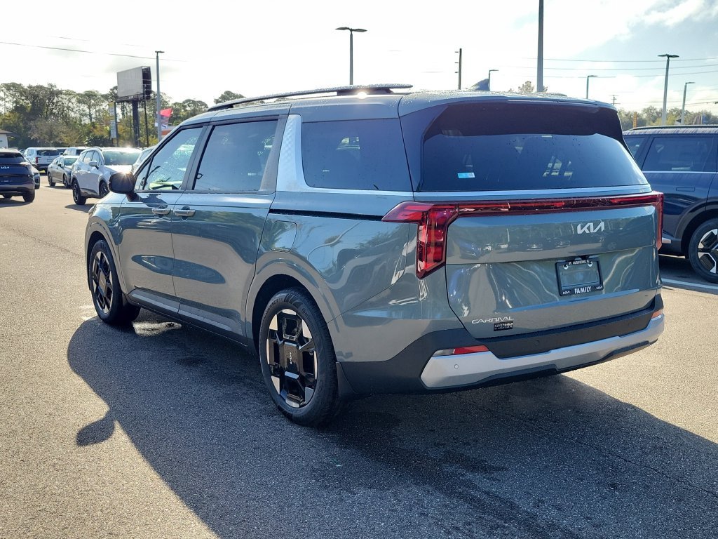 New 2027 Kia Carnival EX FWD image 4
