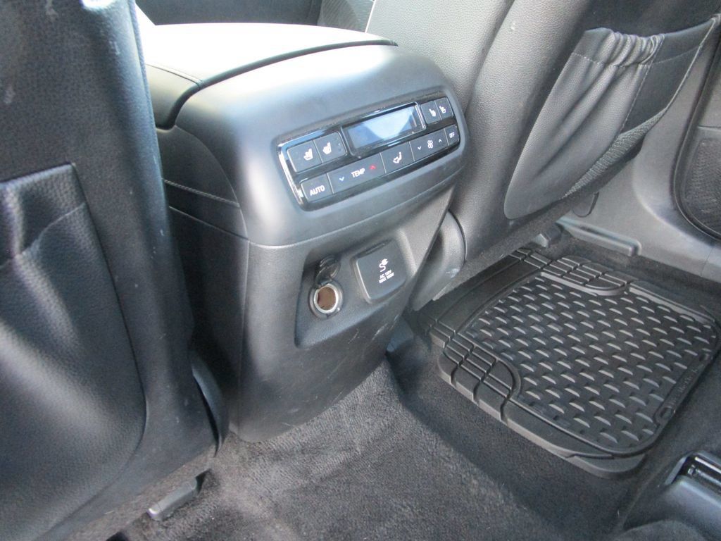 Used 2024 Hyundai Palisade Limited FWD image 23