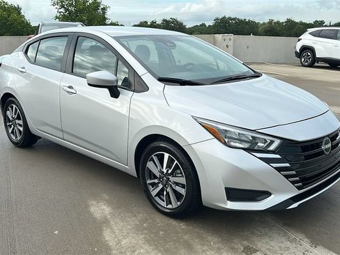 Used 2025 Nissan Versa SV FWD image 14