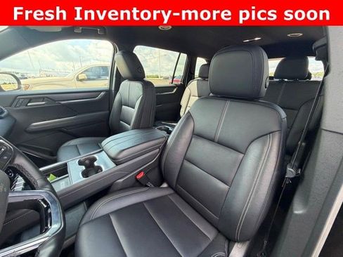 Used 2024 GMC Acadia Elevation FWD image 5