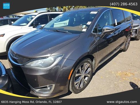 Used 2018 Chrysler Pacifica Limited w/ Tire & Wheel Group image 1
