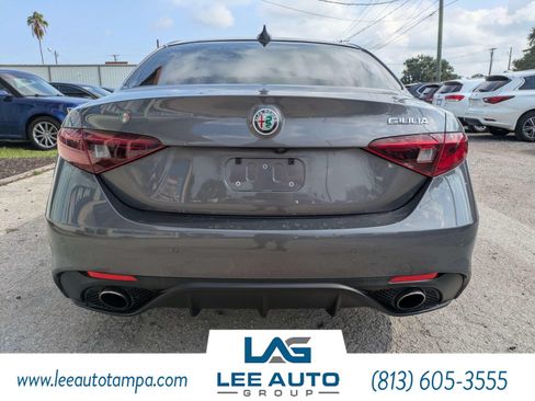 Used 2017 Alfa Romeo Giulia Ti w/ TI 19" Sport Package RWD image 4