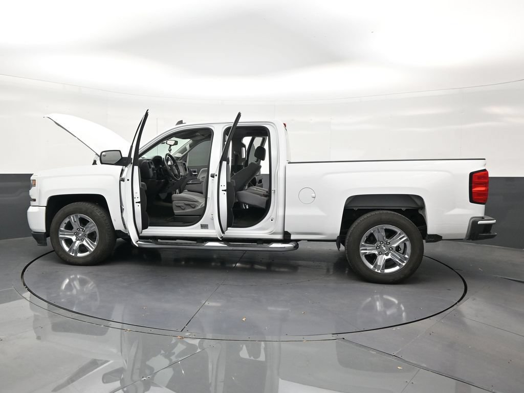 Used 2018 Chevrolet Silverado 1500 Custom w/ Custom Value Package RWD image 29