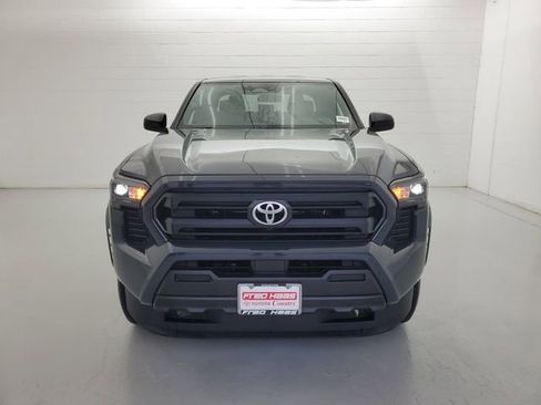 Used 2025 Toyota Tacoma SR image 3