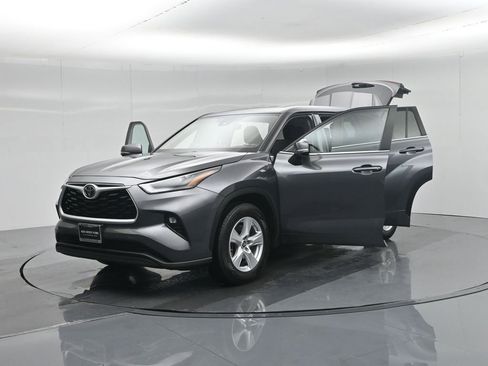 Used 2024 Toyota Highlander LE image 37