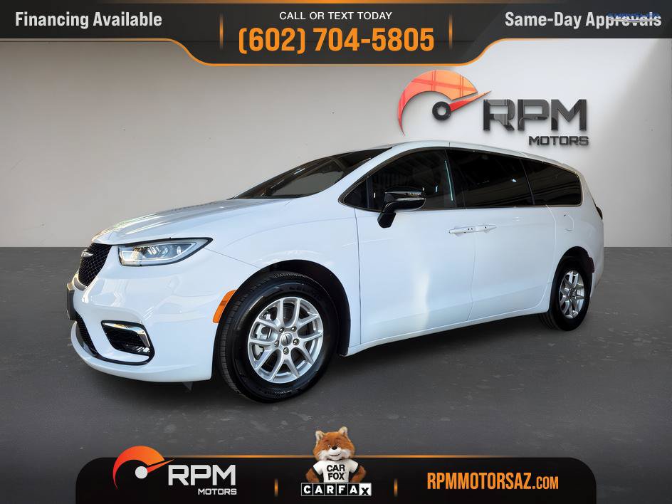 Used 2025 Chrysler Pacifica Select FWD image 3