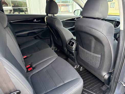 Used 2020 Kia Sorento LX AWD/4WD image 15