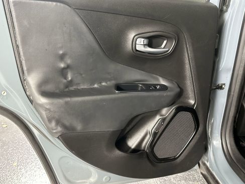 Used 2017 Jeep Renegade Altitude image 36