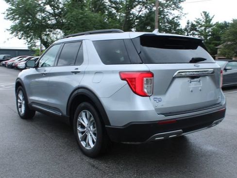 Used 2020 Ford Explorer XLT w/ Equipment Group 202A AWD/4WD image 32