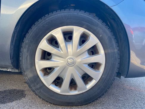 Used 2017 Nissan Versa SV FWD image 5