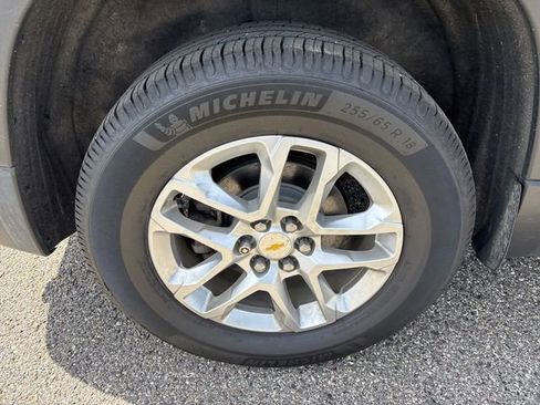 Used 2020 Chevrolet Traverse LT AWD/4WD image 17