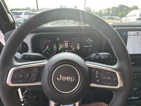 Used 2025 Jeep Wrangler Unlimited Sahara w/ Safety Group AWD/4WD image 17
