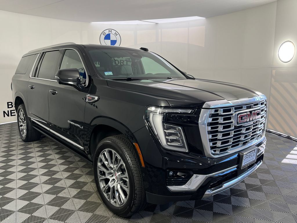Used 2025 GMC Yukon XL Denali w/ Denali Reserve Package AWD/4WD image 1